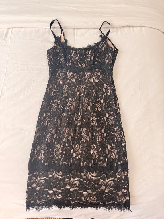 Diane von Furstenberg — Diane von Furstenberg black lace dress (Size USA 6, Good)