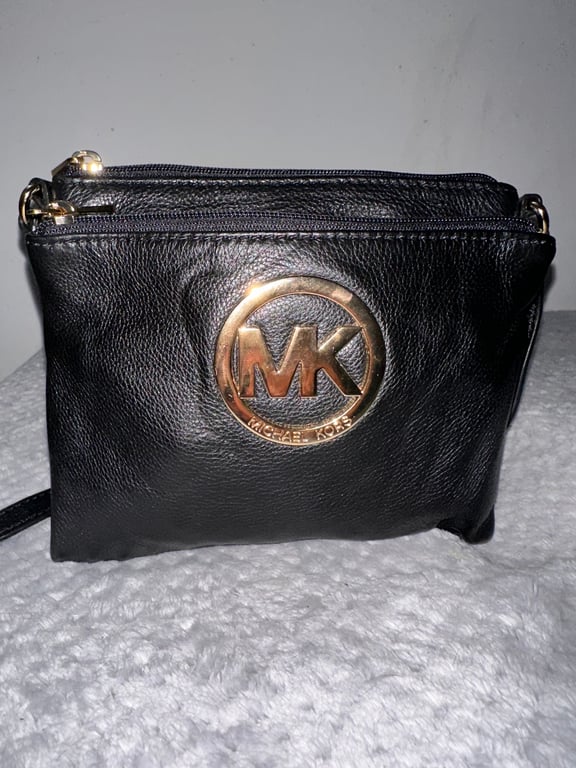 Michael Kors — Michael Kors Black Leather Crossbody Bag (Size One Size, Good)