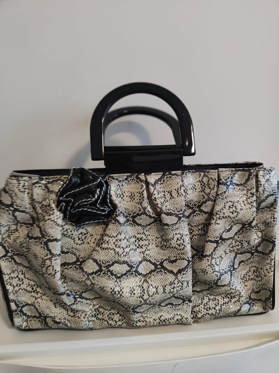 Max Fashion — Max Fashion Bag (Size One Size, Like new)