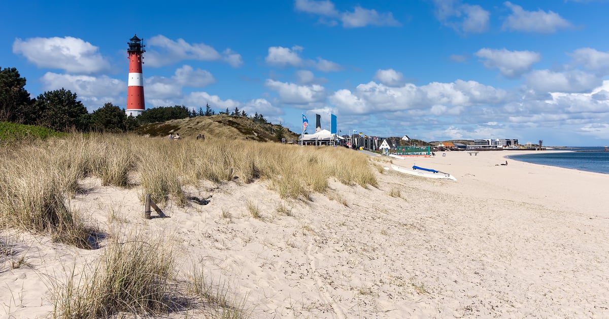 Hoernum east Kitesurfing Spot in Sylt Germany with lighthouse and bright sandy beach in front