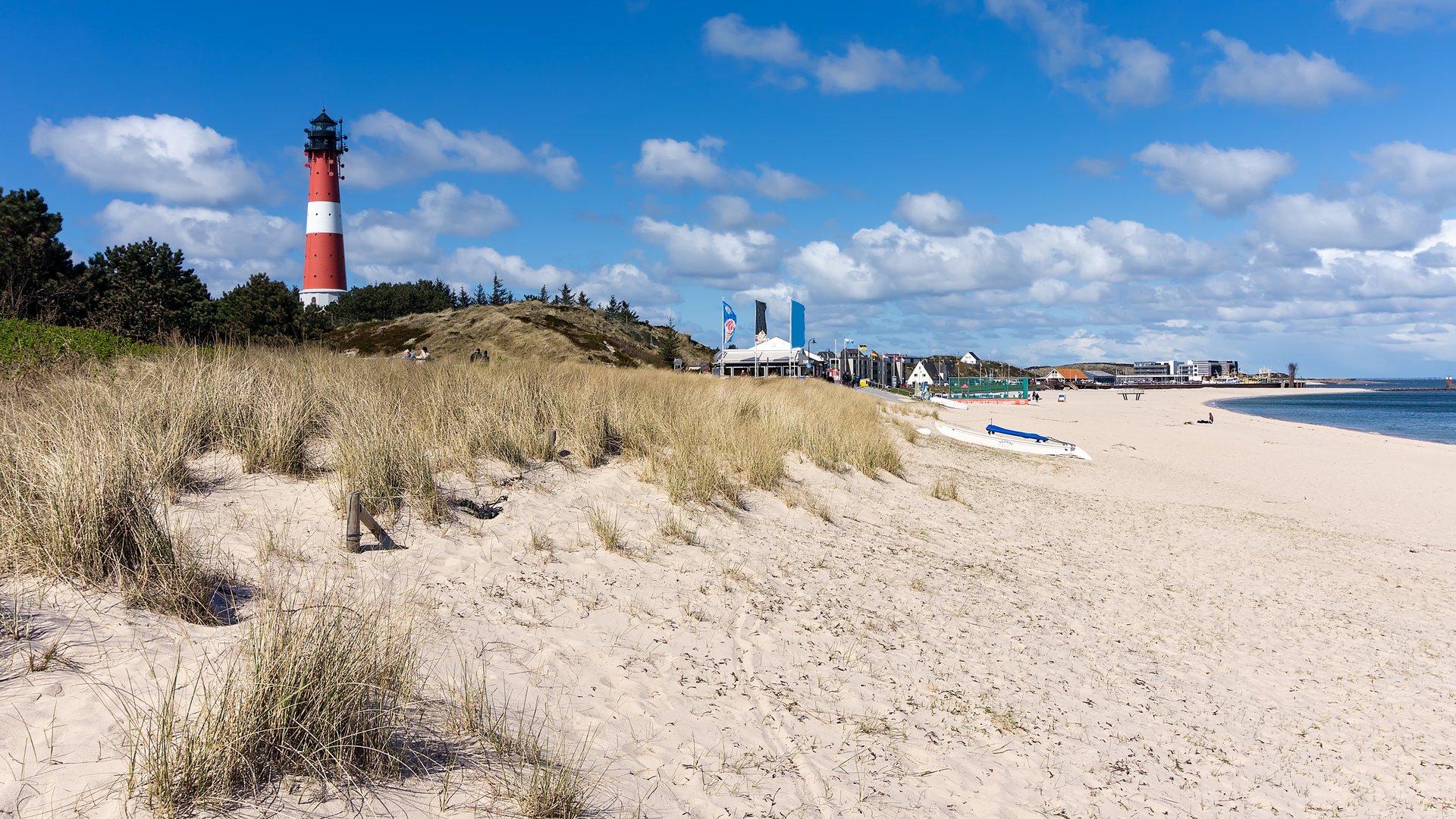 Hoernum east Kitesurfing Spot in Sylt Germany with lighthouse and bright sandy beach in front