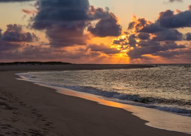 Ellenbogen Kitesurfing Sylt in Germany scenic beach with clouds and sun shining through