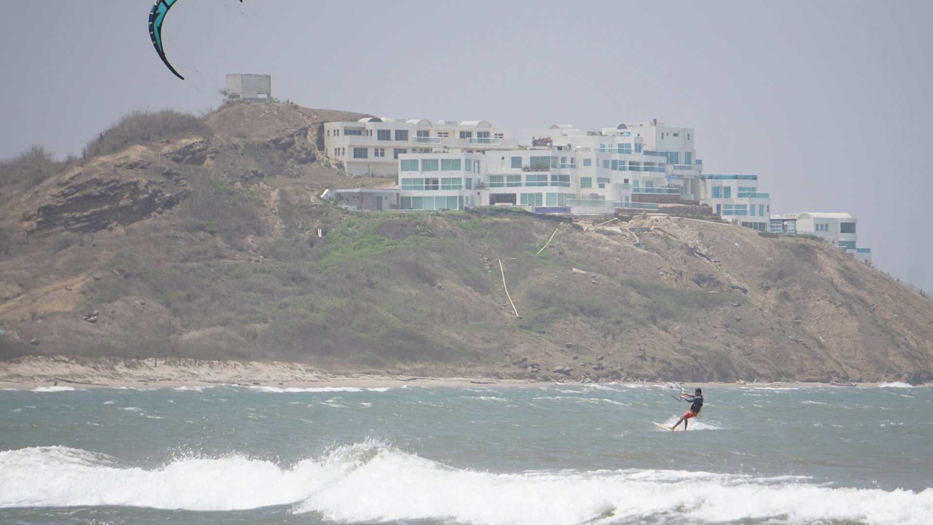 Kitesurfer with surfboard shredding in Santa Veronica