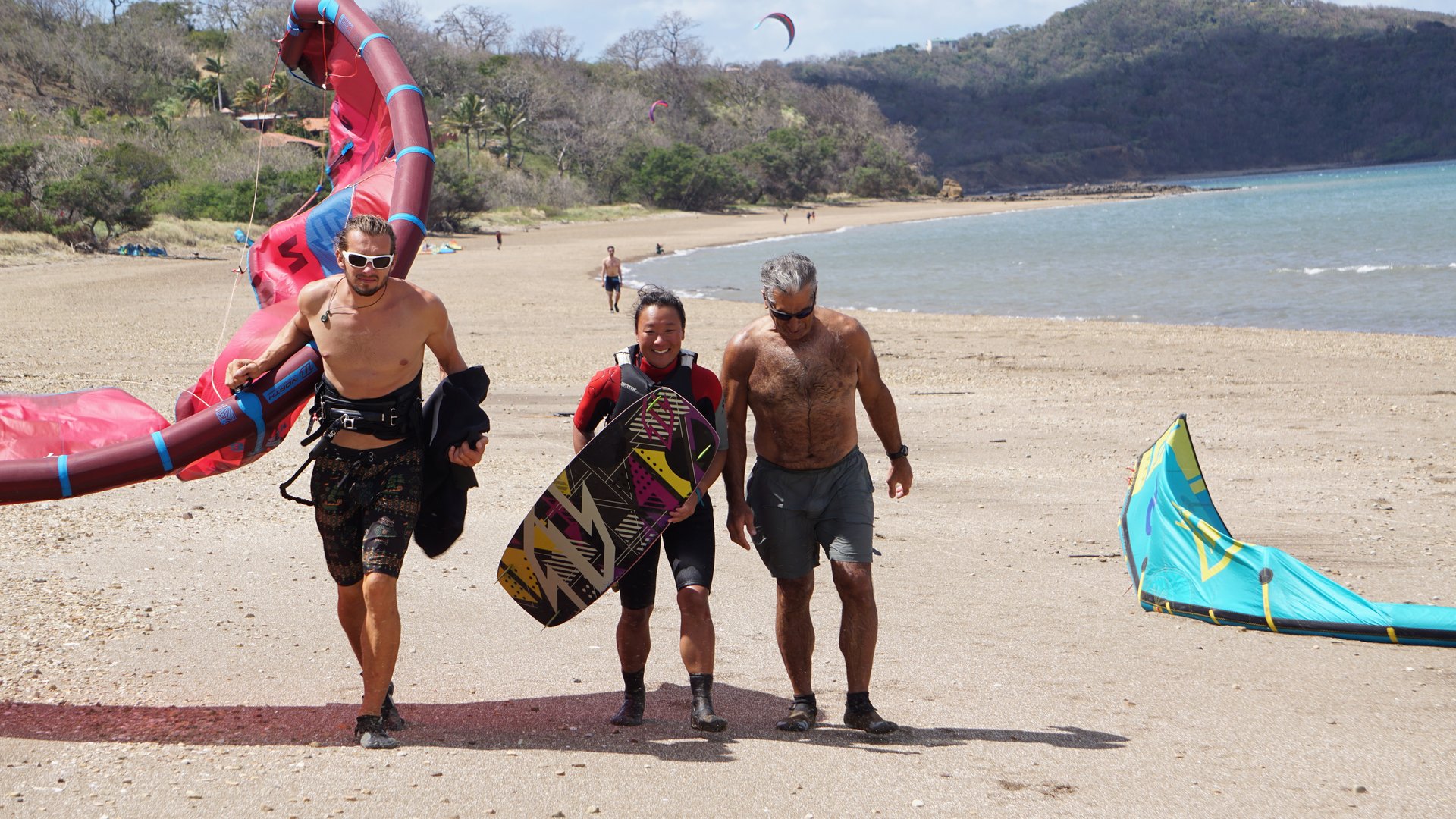 Greg never trust a fart and crew walking at the kitebeach after training