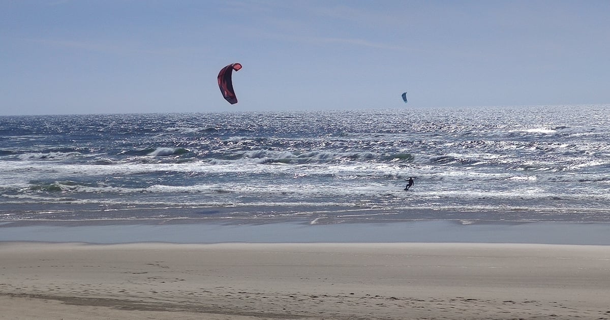 Kite getting ready for kite session at Figueira da Foz
