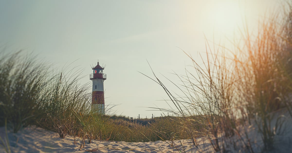 List Kitesurfing Sylt eastern part with lighthouse on the beach