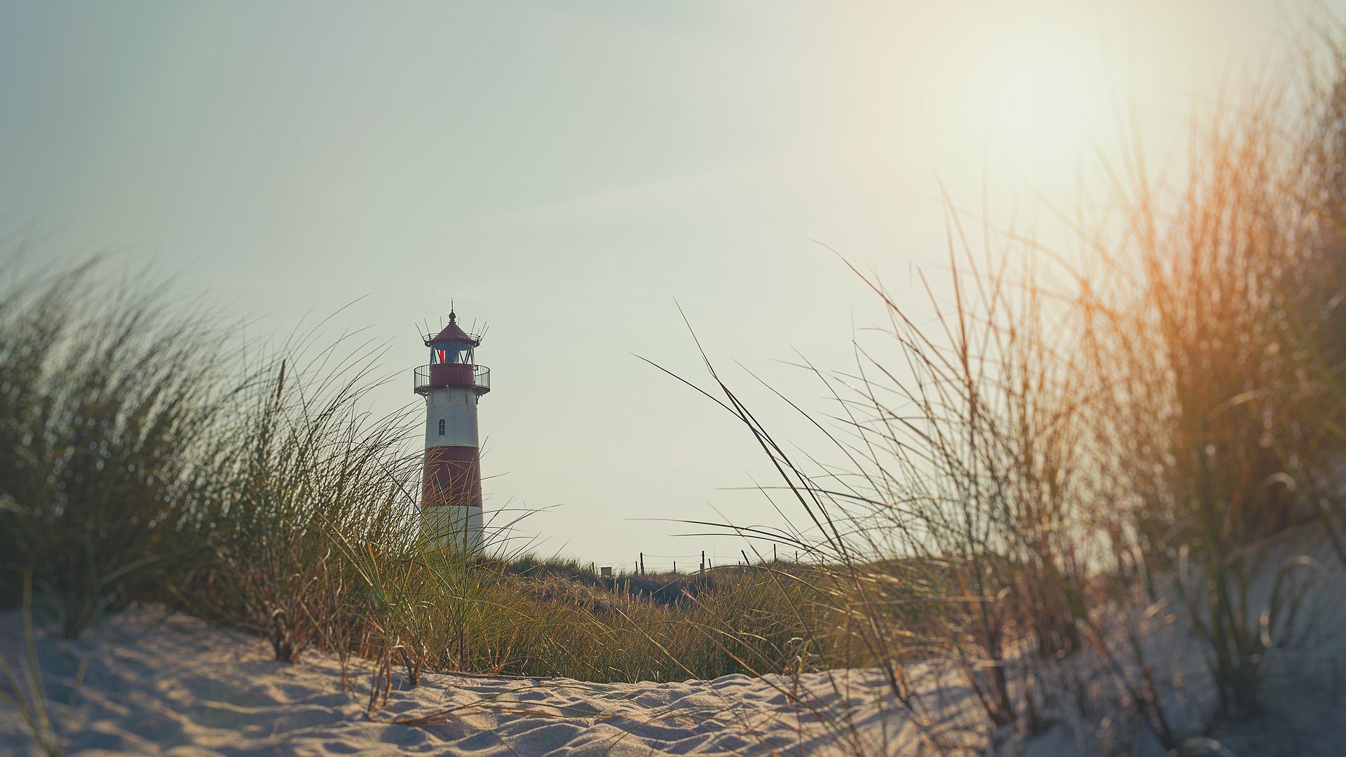 List Kitesurfing Sylt eastern part with lighthouse on the beach