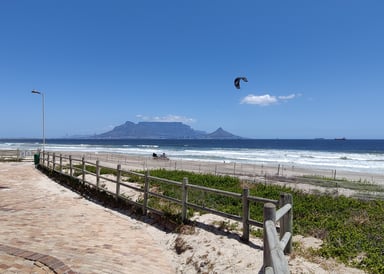 View from parking in Blouberg strand to table top mountain with 1 single kiter riding. Nice sunny weather with no Clouds.