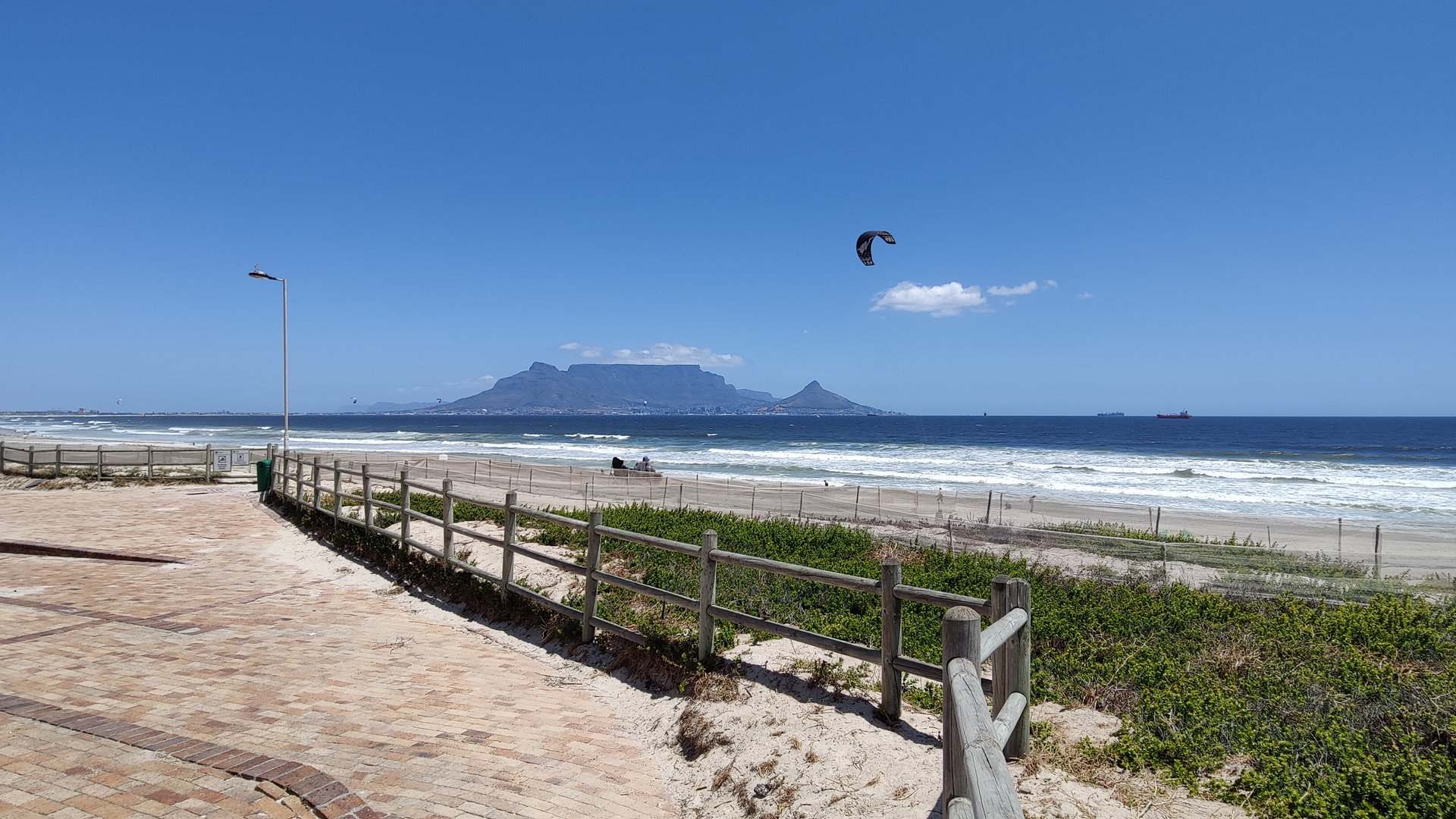 View from parking in Blouberg strand to table top mountain with 1 single kiter riding. Nice sunny weather with no Clouds.