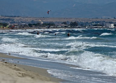 Medium waves and strong winds at Poetto Sardinia Kite Beach
