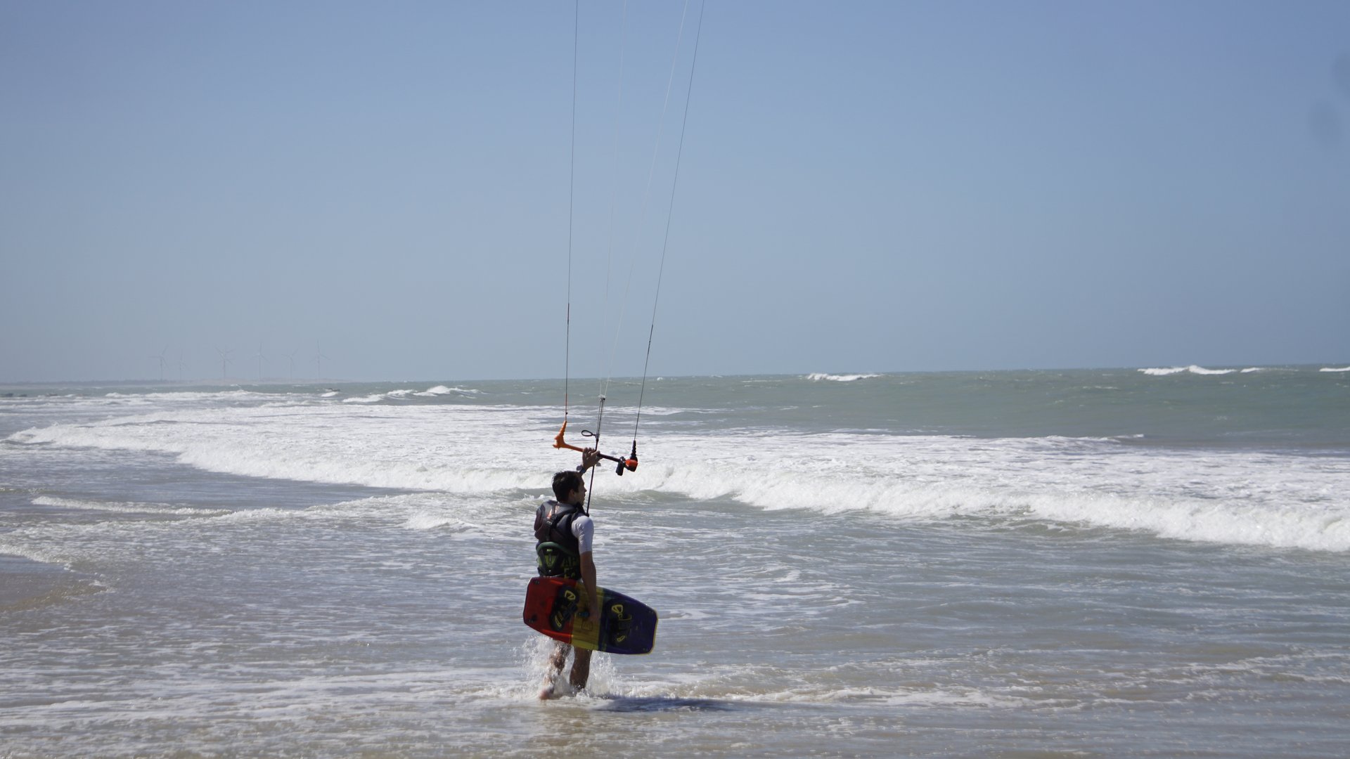Kiter getting ready for session in Praia do Prea