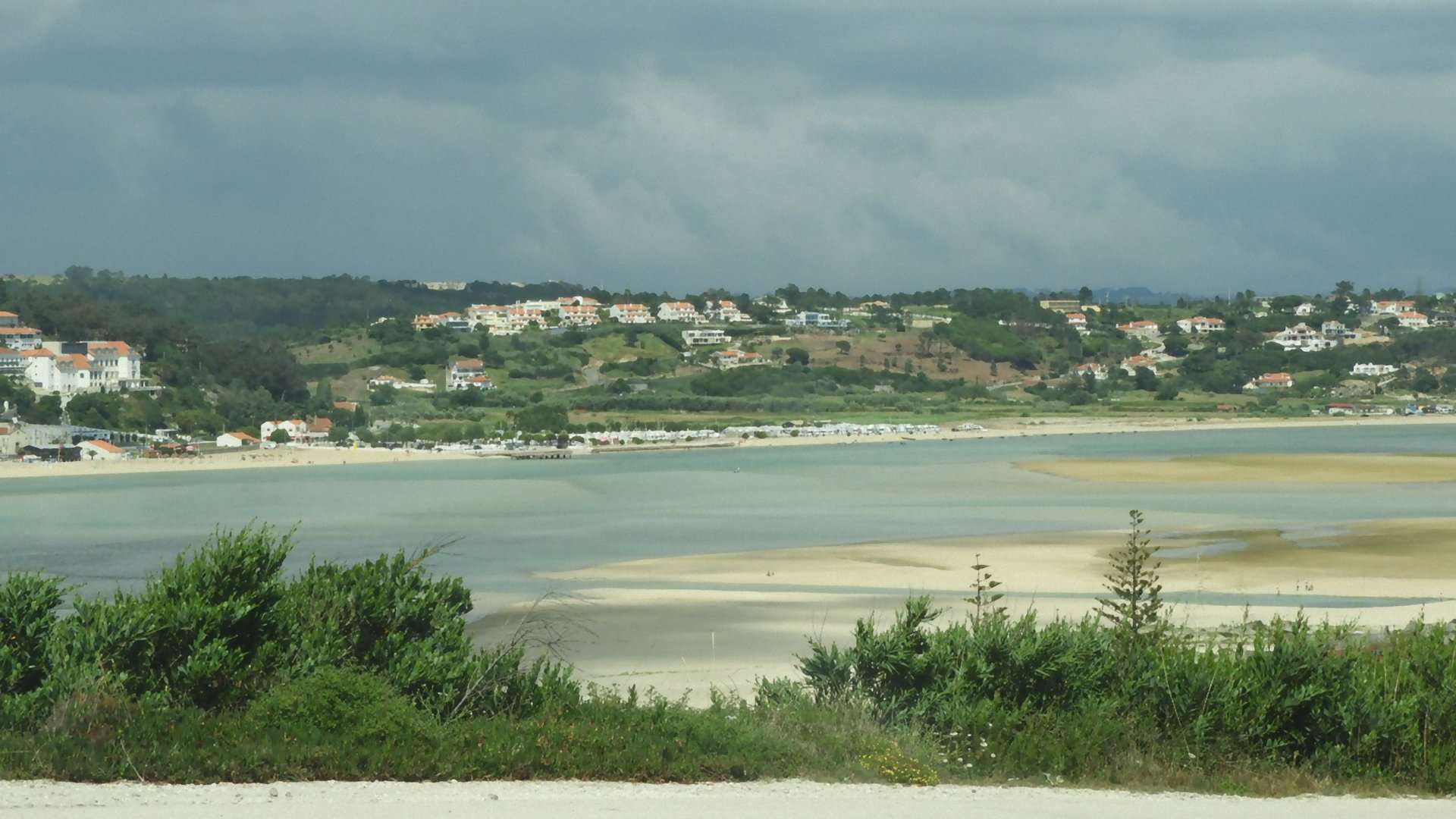 Obidos Lagoon ad mid tide with no kiteers