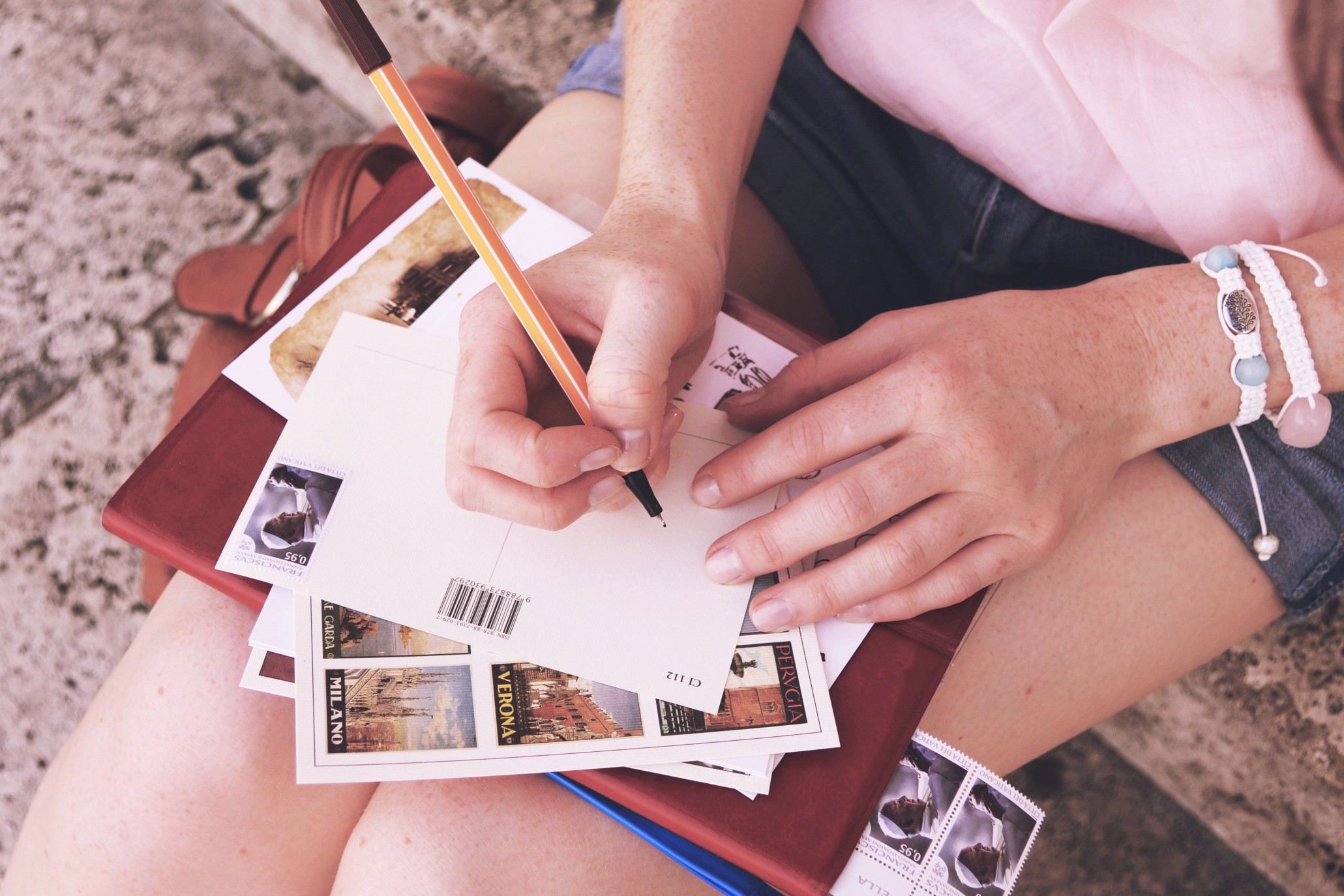 What Are the Major Advantages of Direct Mail Postcards?