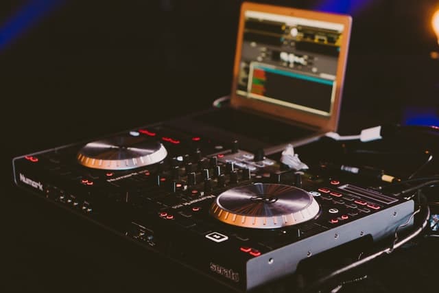 Starting Your Freelance DJ Career
