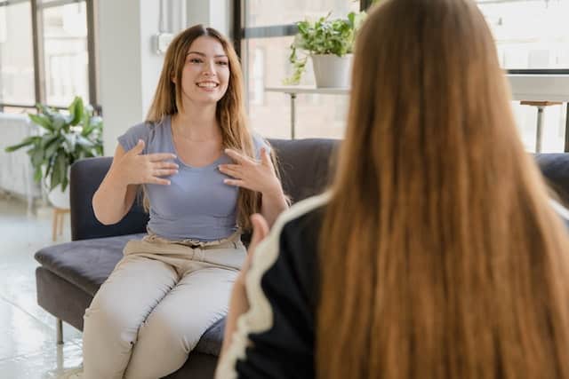 How to Overcome Language Barriers When You Expand Your Business Overseas