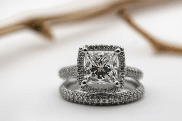 Top 7 Things to Consider While Buying a Diamond Ring