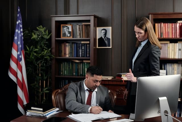 Ways to Choose the Best Business Attorney