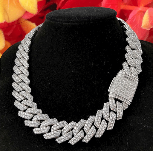 Why Moissanite is the Perfect Gemstone for Hip-Hop Jewelry