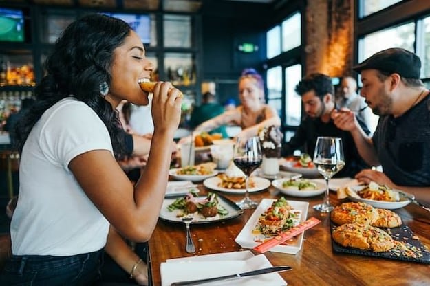 Attracting New Customers and Retaining Them: 8 Strategies for Restaurants