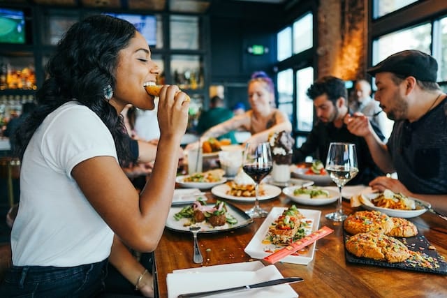Attracting New Customers and Retaining Them: 8 Strategies for Restaurants