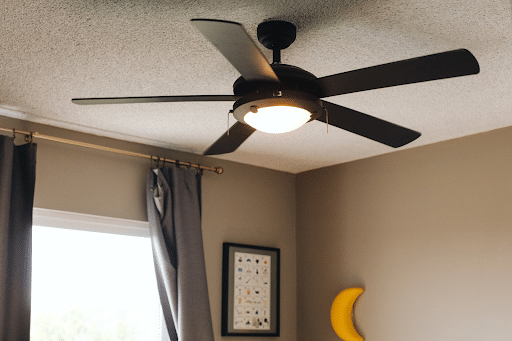 What Wire Gauge is Recommended for a Ceiling Fan That Has a Light?