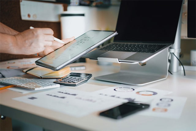 Effective Strategies to Engage Real Estate Clients Through Online Platforms