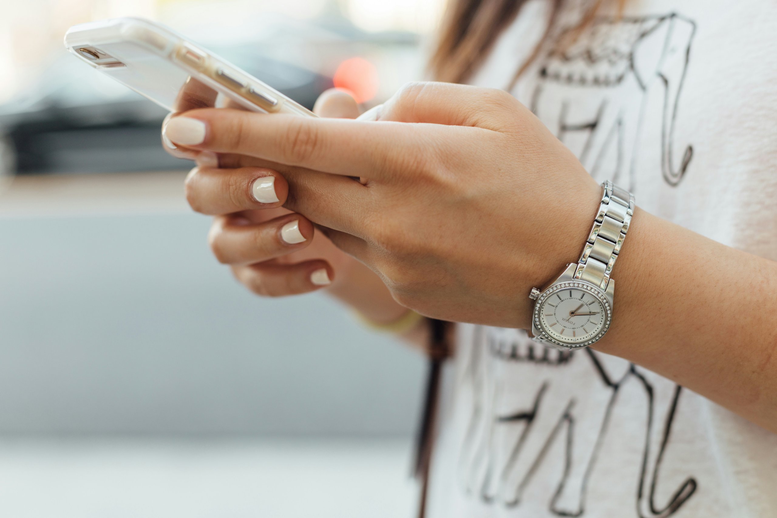 How to Choose the Right Phone Case Material for Your Lifestyle