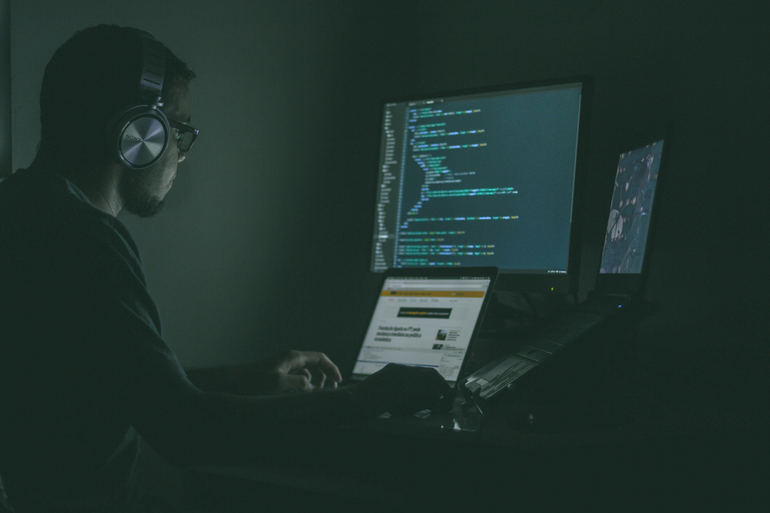 Beyond surveillance: How modern computer monitoring tools are thwarting cyber threats