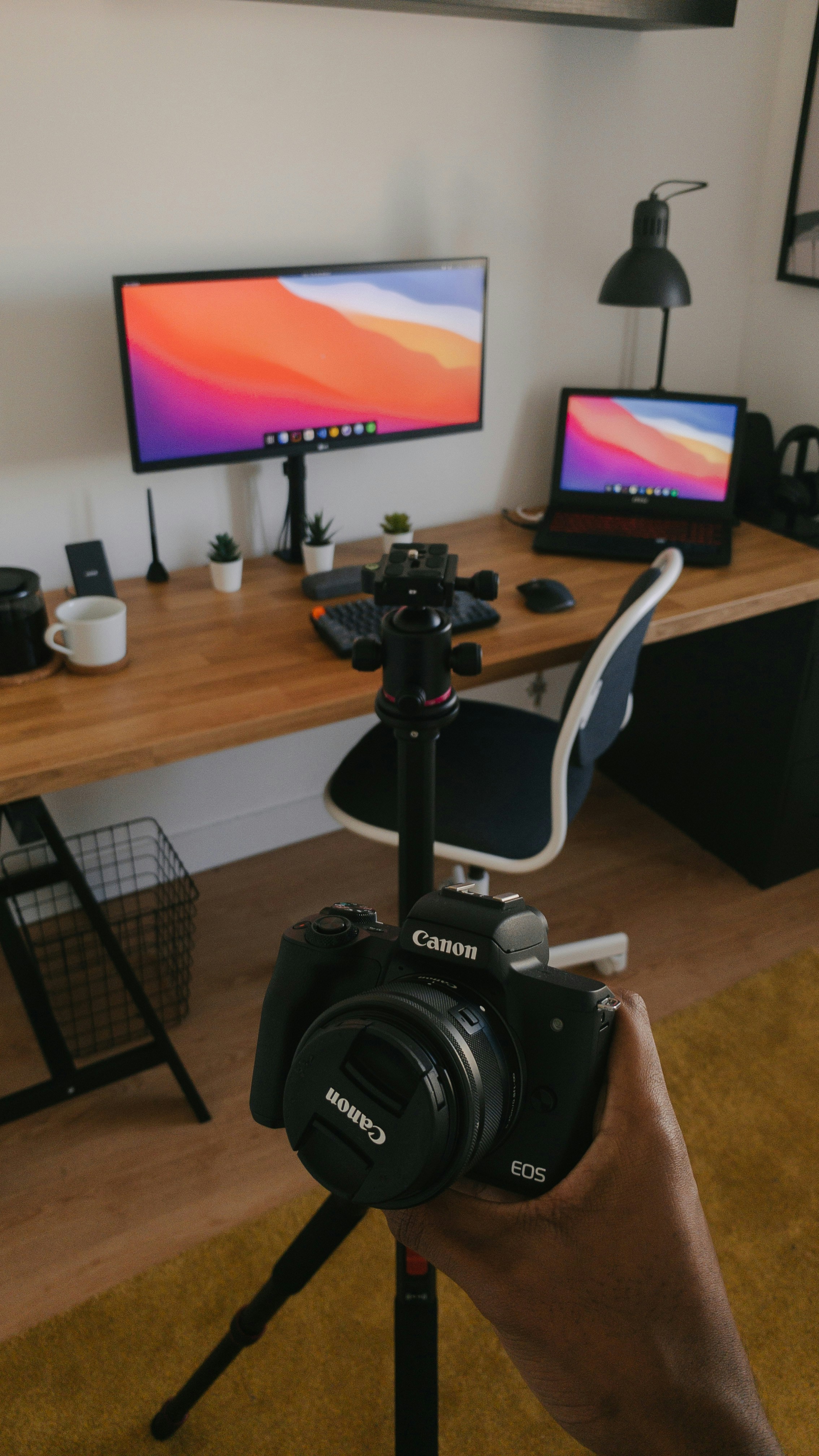 Stand Out or Scroll Past – The Influencer’s Guide to Creating Content That Hits Hard