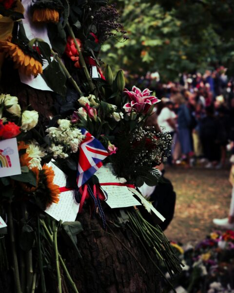 A Guide to Choosing Sympathy and Funeral Flowers in London