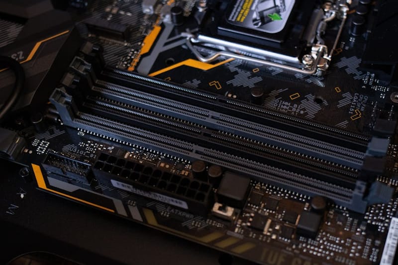Best Motherboard & CPU for Virtualization | Hardware Selection Guide 2025