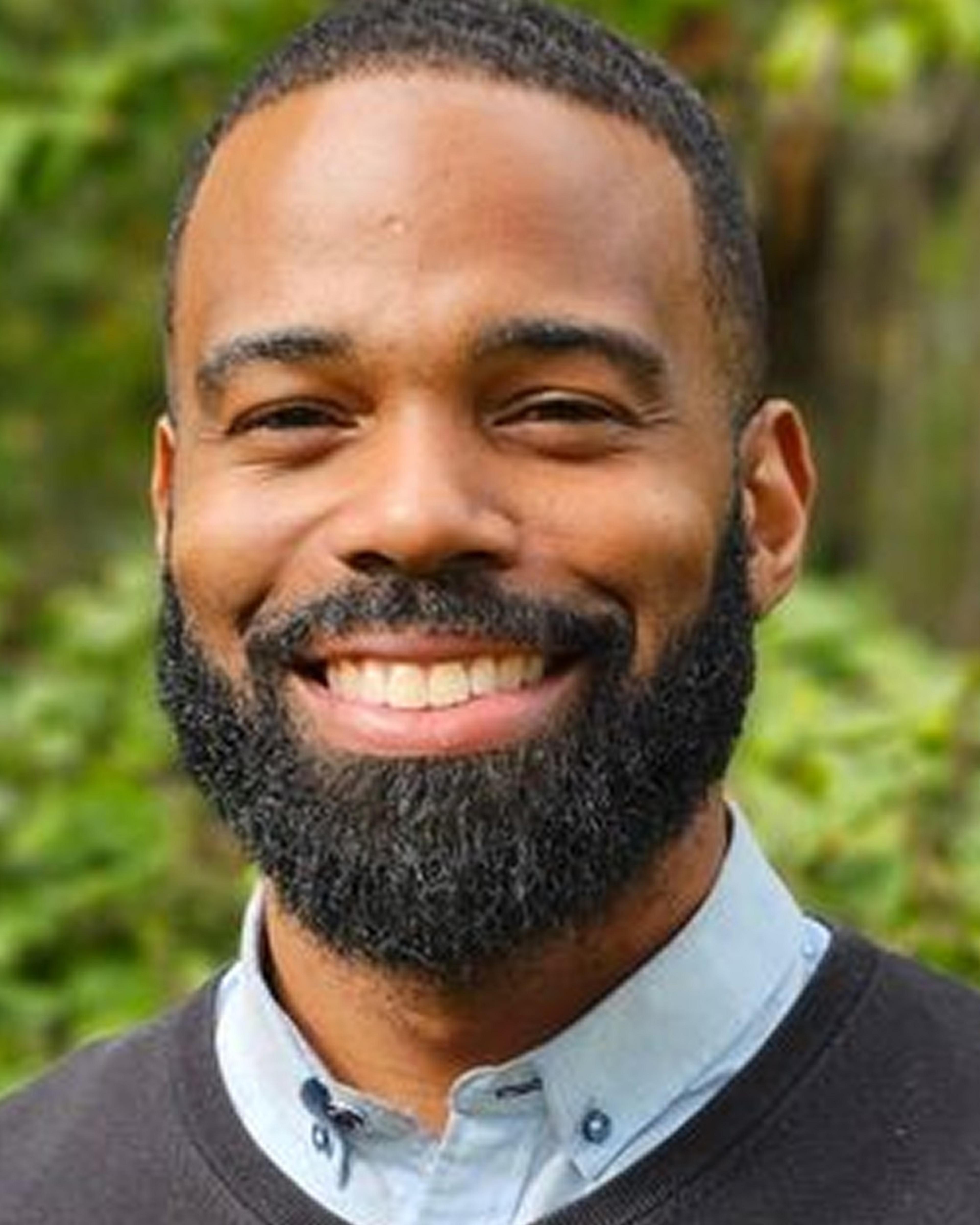 profile picture of Shimmon Hutchinson who works as a Travailleur social agréé, fondateur/propriétaire