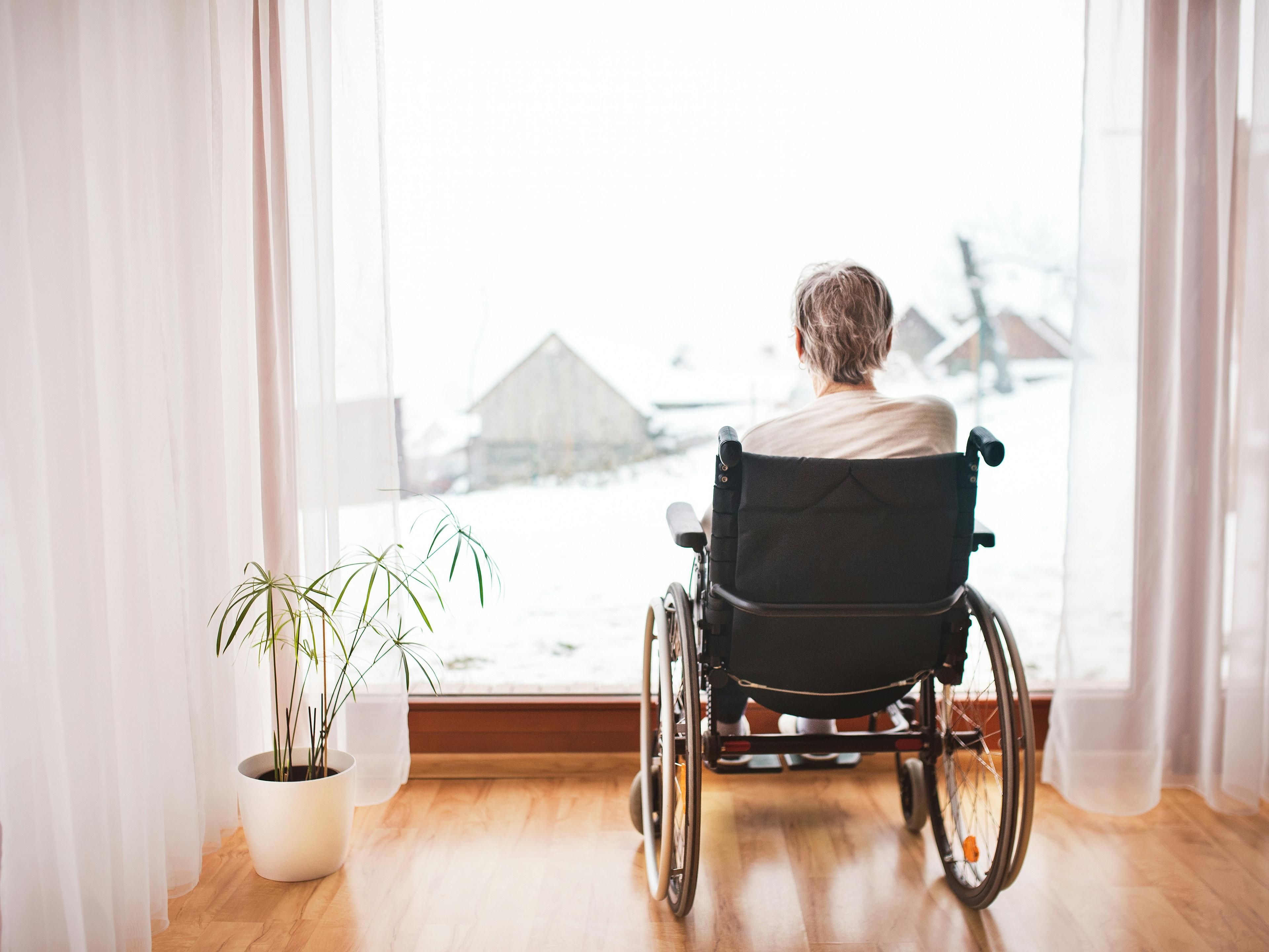 Démence : symptômes, différence avec la maladie d'Alzheimer, et hérédité au Canada.
