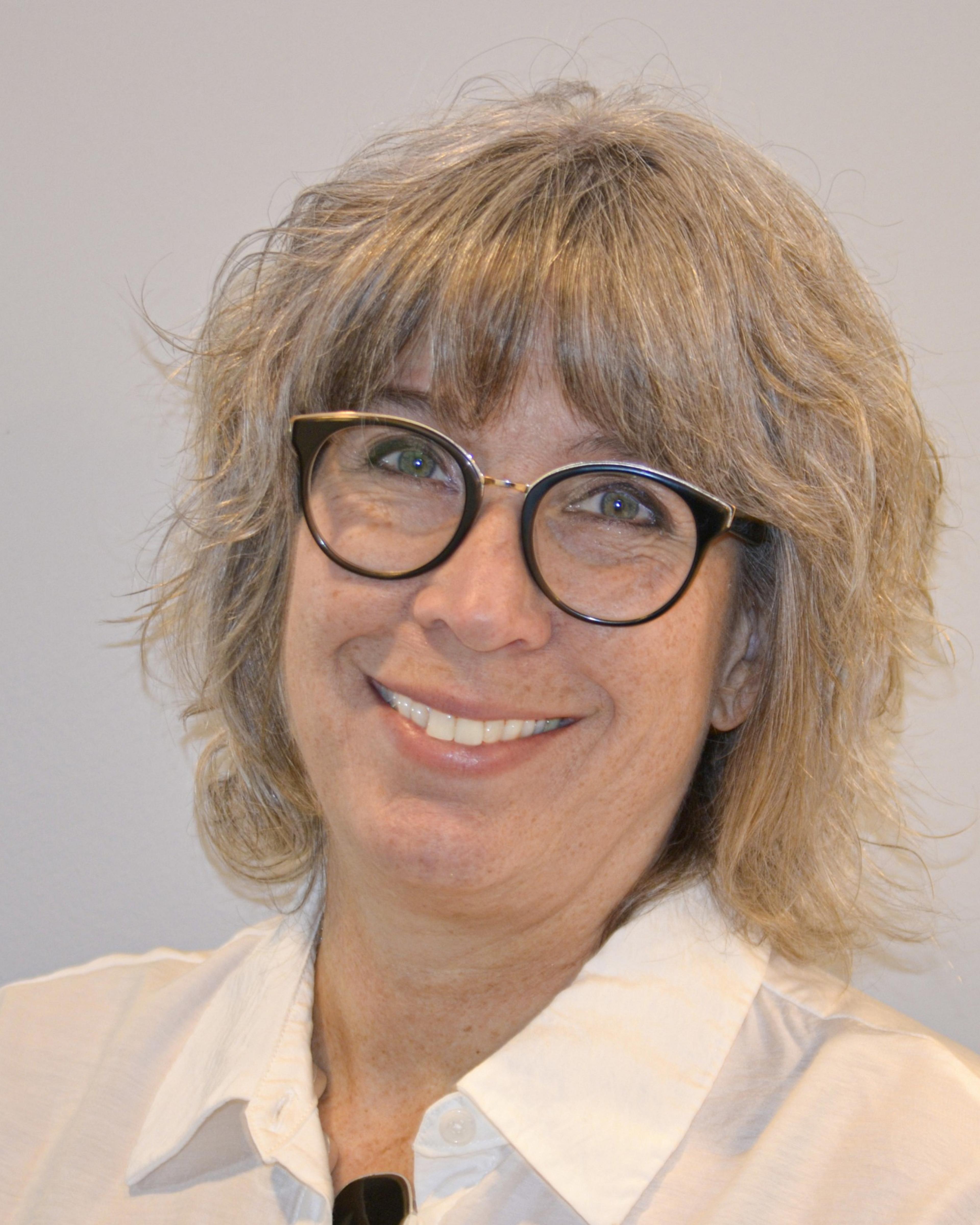 profile picture of Dominique Lebel who works as a Social worker, Specialized in couples and family counseling, Therapist specialized in grief