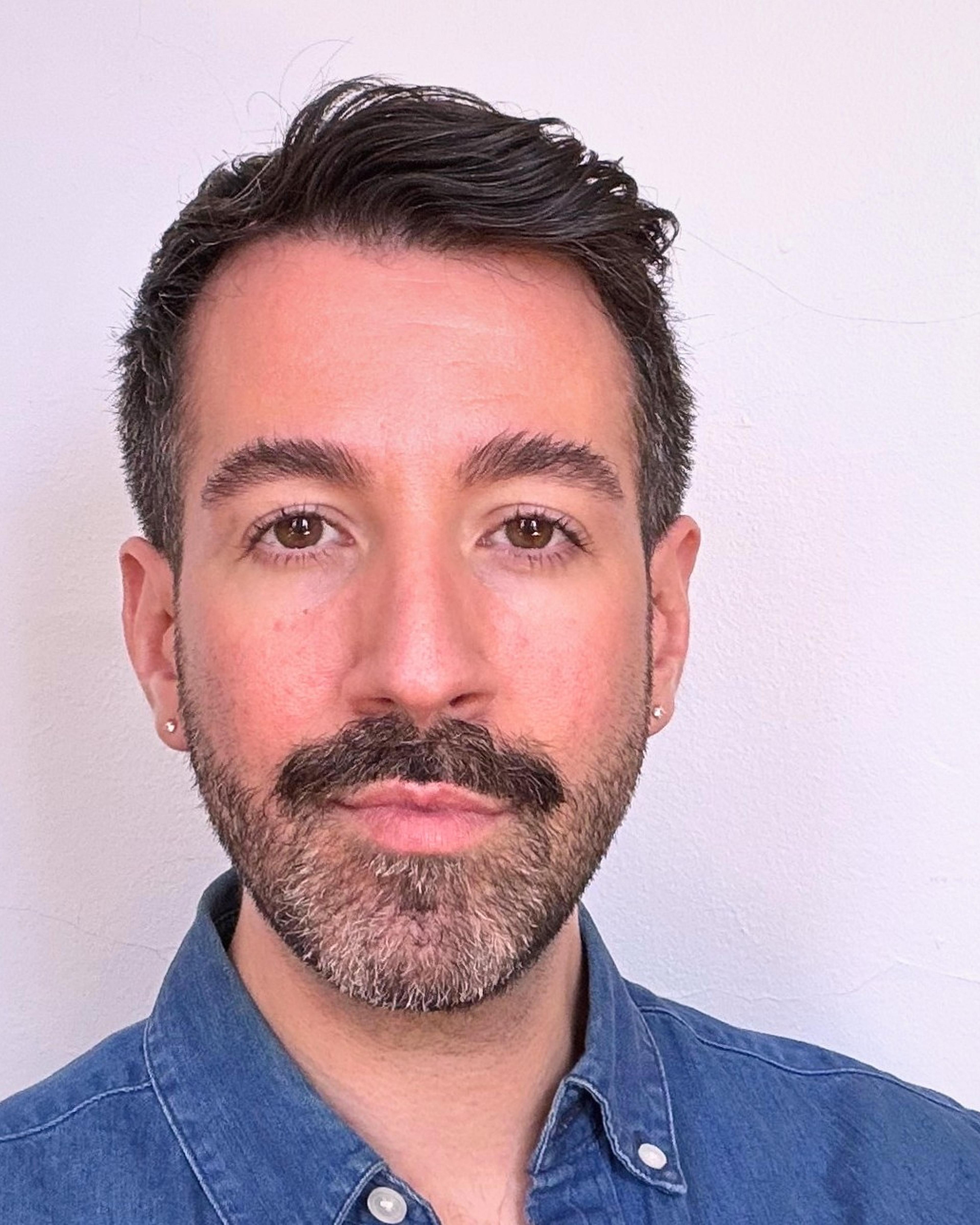 profile picture of Simon Rioux who works as a Thérapeute en relation d'aide en sexologie, Infirmier