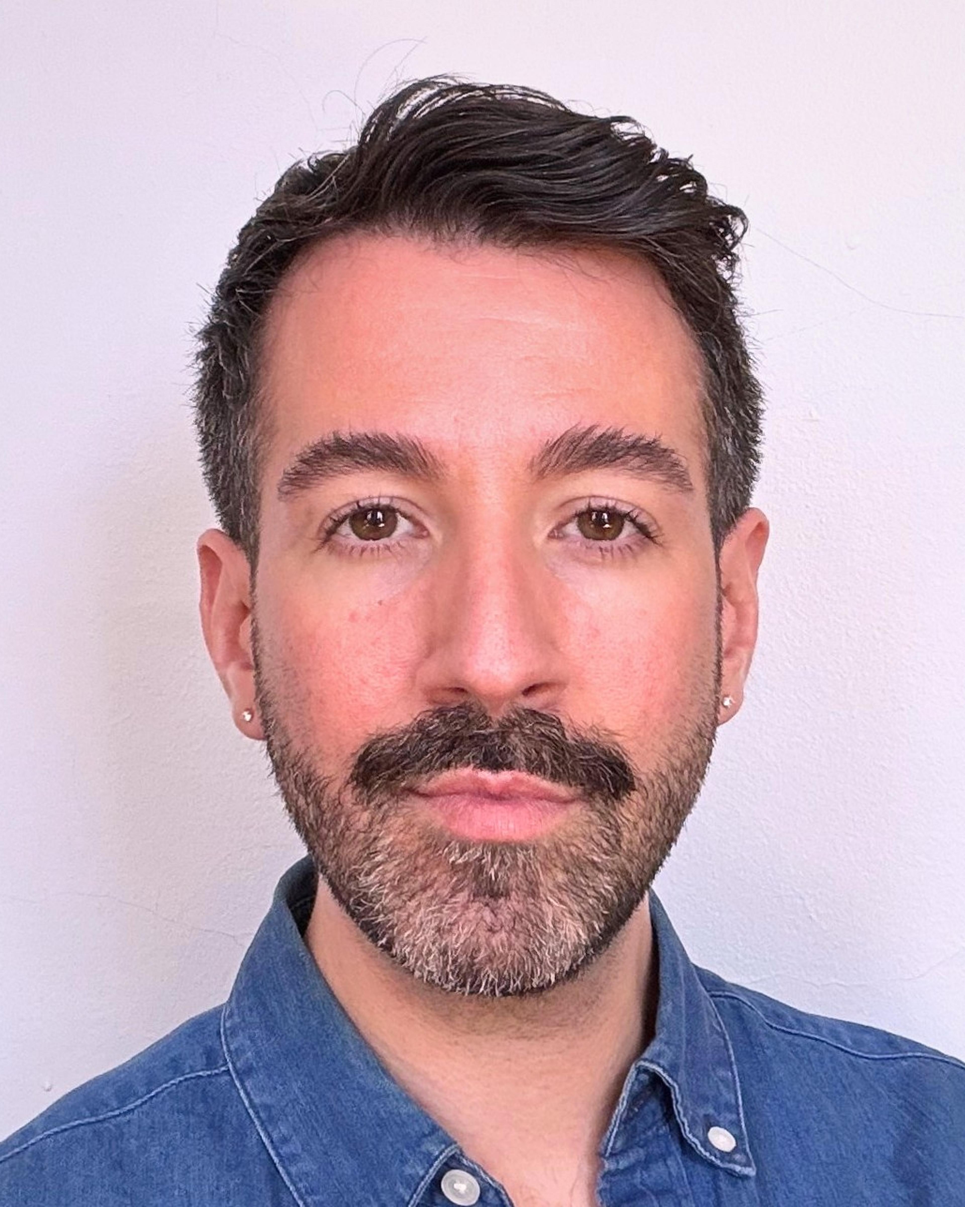 profile picture of Simon Rioux who works as a Thérapeute en relation d'aide en sexologie, Infirmier
