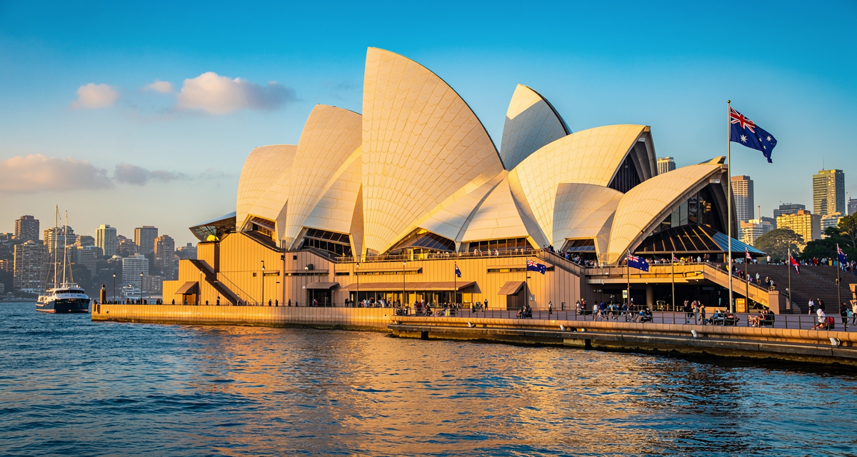 Australische Flagge und Wahrzeichen, einschließlich des Sydney Opera House, die die internationale Vorwahl +61 repräsentieren