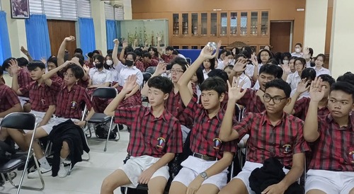 Potret keaktifan siswa dan siswi SMP Tarakanita 5 dalam acara public speaking. Sumber : dokumentasi pribadi.