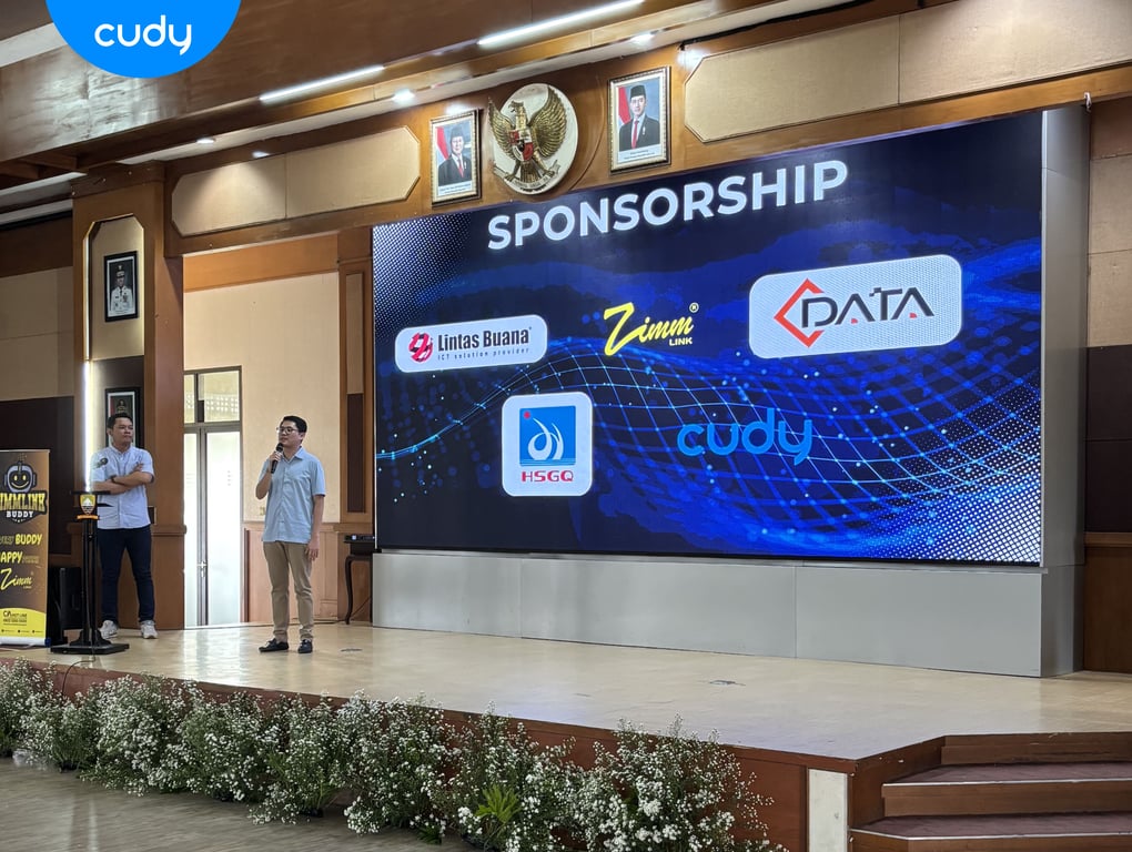Country Manager Cudy Indonesia - William Tjahaja (Kanan) memaparkan solusi Cudy untuk Indonesia