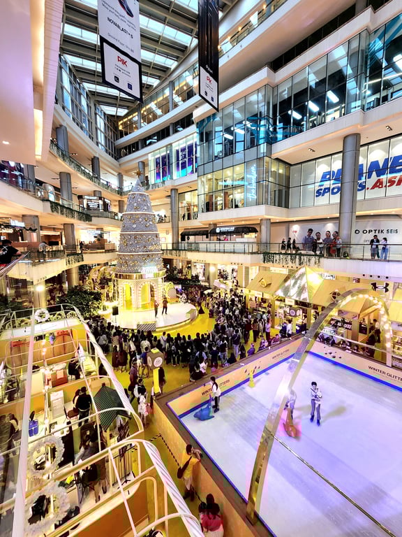 Suasana Winter Glitters di PIK Avenue