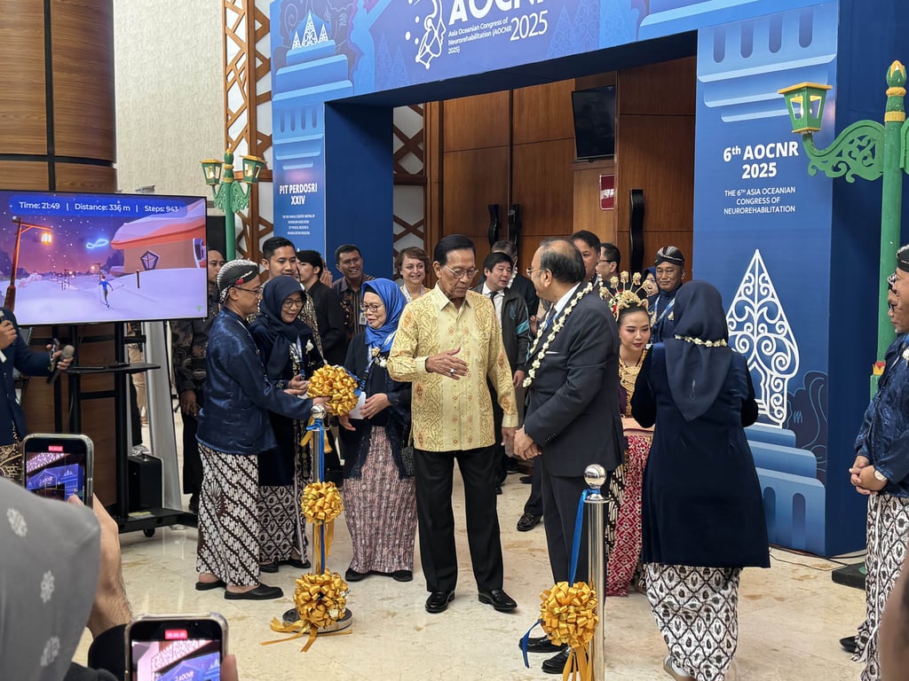 Picture 1: The event was graced by Sri Sultan Hamengkubuwono X, Governor of the Yogyakarta Special Region.