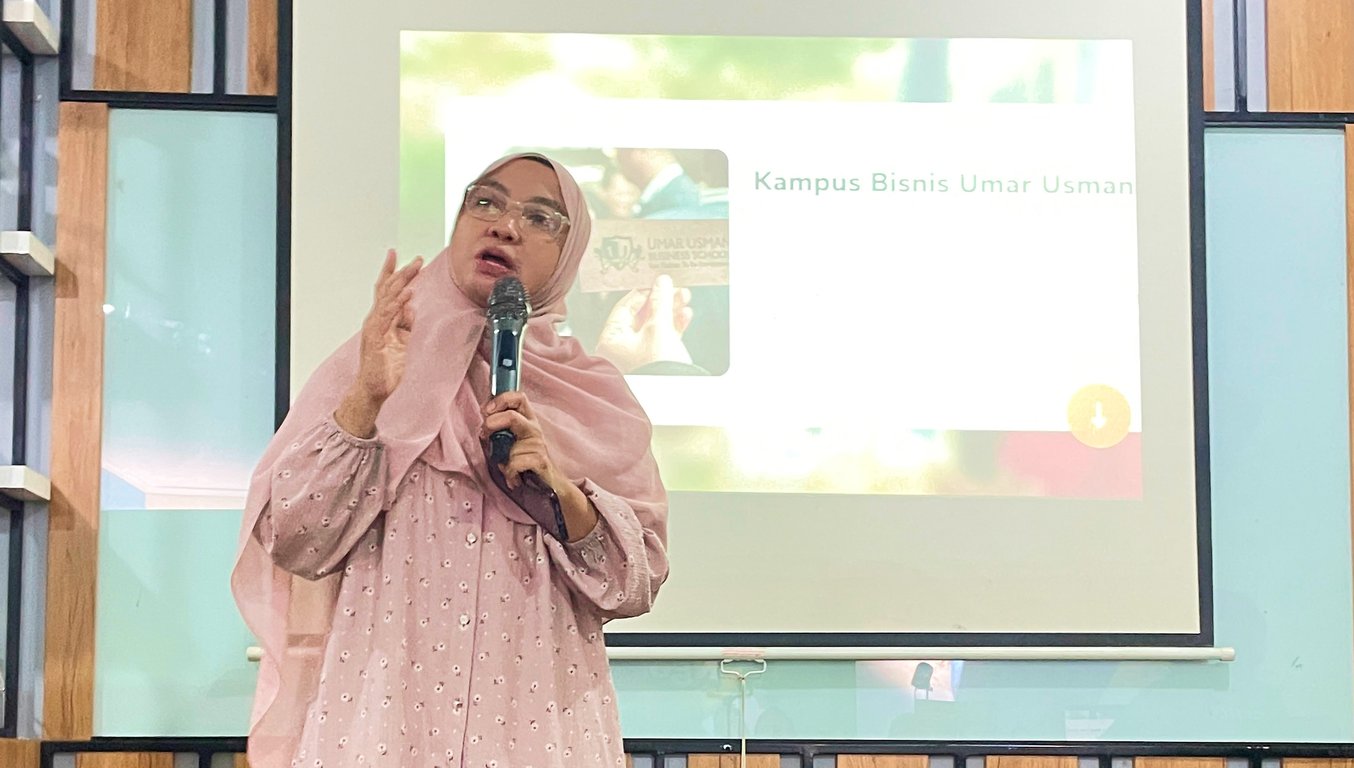 (Foto : Lily Zulaeha selaku Direktur Kampus Umar Usman BSD - Dokumentasi pribadi)