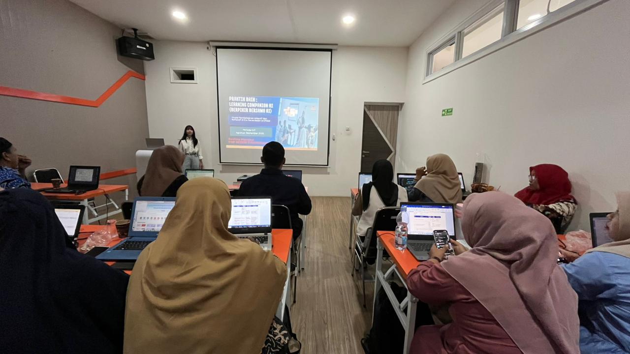 Sesi pelatihan Koding dan Kecerdasan Artifisial (KKA)