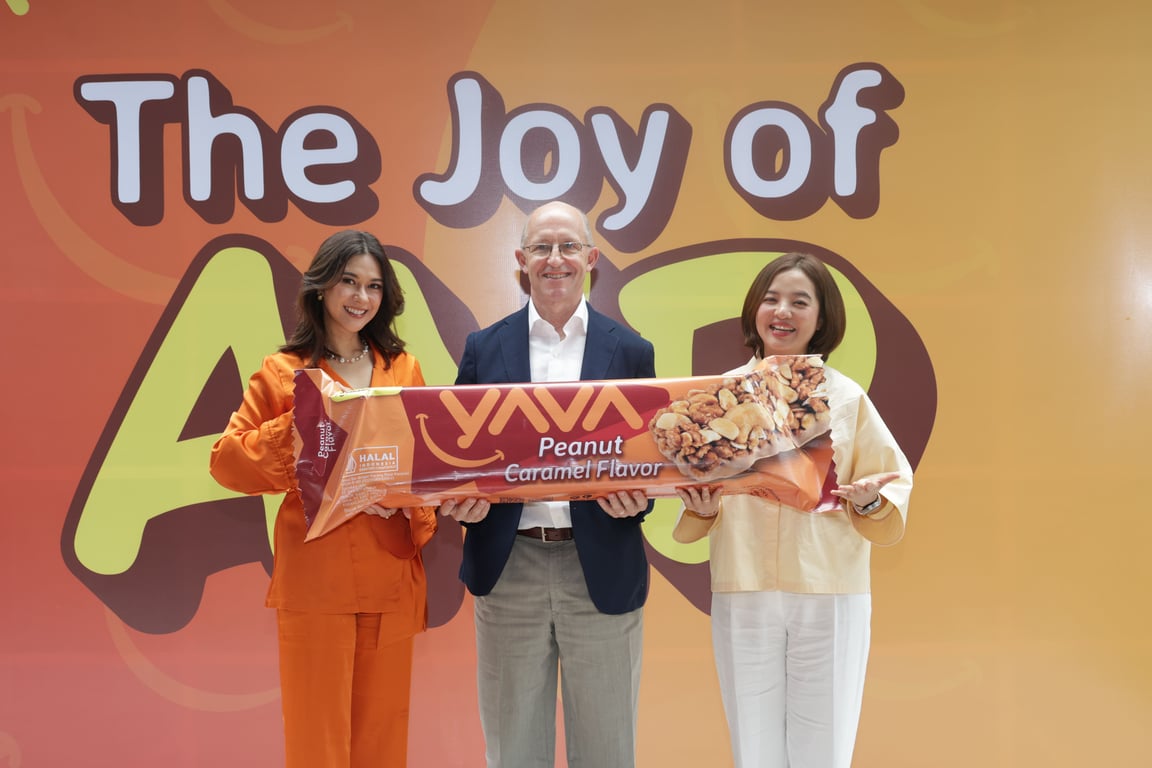 Nana Mirdad Sebagai Brand Ambassador bersama CEO dan Marketing Direktur YAVA
