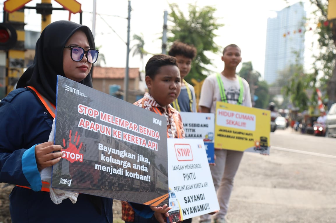 PT KAI Daop 1 Jakarta berkolaborasi dengan komunitas railfans
