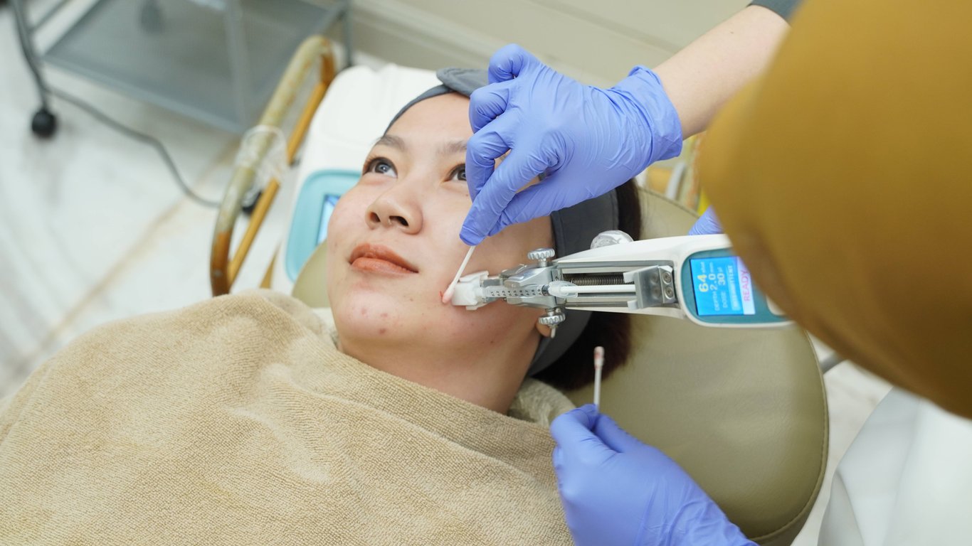 <i>ZAP Juvelook dengan VitaL Injector</i>
