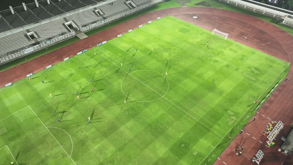 Tampilan udara pertandingan final IA ITB Cup 2025 yang disiarkan langsung menggunakan drone DJI Mavic 3