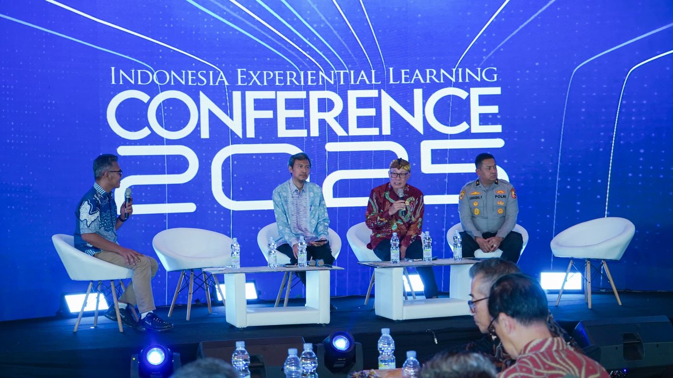 Panel Discussion bertema “Capacity Building through Destination-Based Learning.”