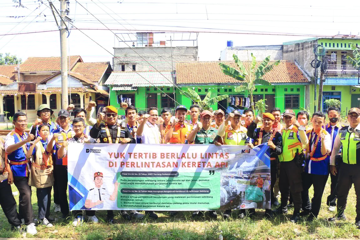 Foto bersama pada kegiatan sosperlin