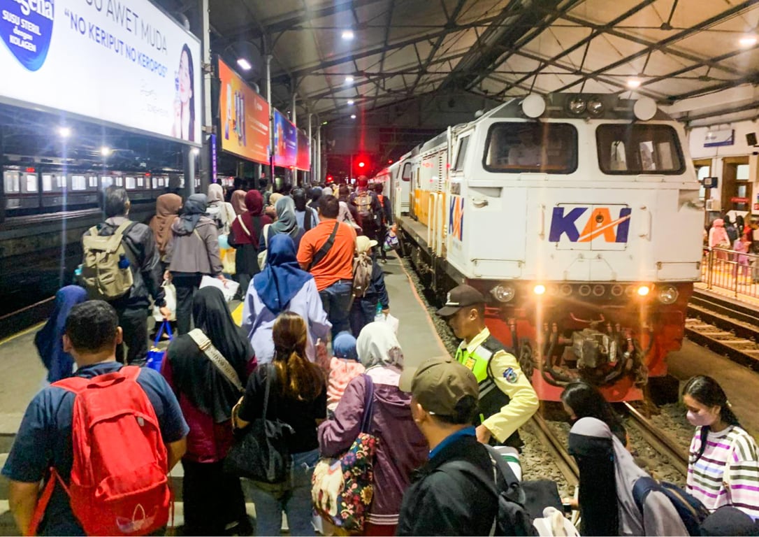 Suasan Penumpang KA Pangrango di Stasiun Bogor